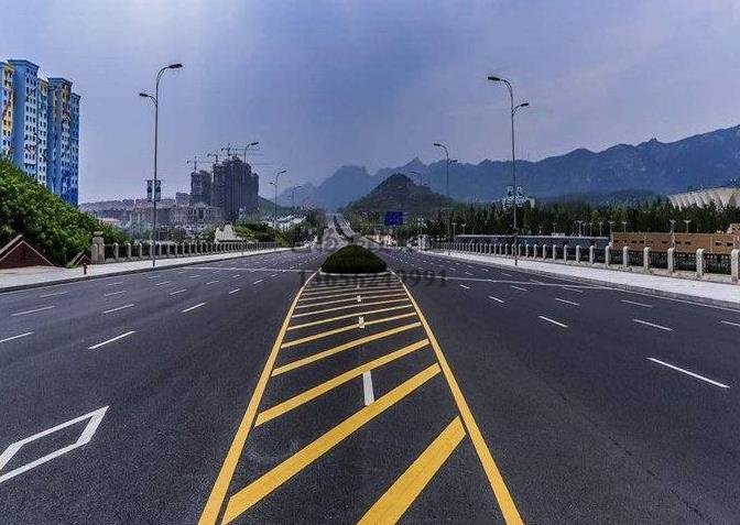 鎮(zhèn)江道路劃線，鎮(zhèn)江道路劃線施工單位？飛揚市政專業(yè)可靠！