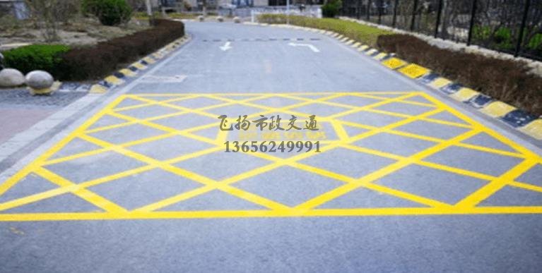 蘇州小區(qū)道路消防車通道劃線標準化示意圖，停車場消防車通道的設(shè)計規(guī)定要求？