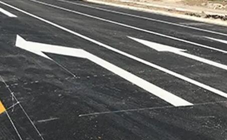 蘇州小區(qū)瀝青道路劃線用什么樣的材料？