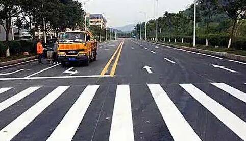 西安道路標(biāo)線施工多少錢一米？飛揚(yáng)市政價(jià)格合理