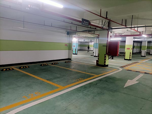 蘇州飛揚(yáng)市政交通設(shè)施有限公司車位劃線項(xiàng)目案例順利交付。