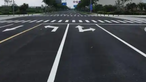 蘇州相城區(qū)廠區(qū)劃線選哪家？專業(yè)施工團隊，多年經(jīng)驗值得信賴