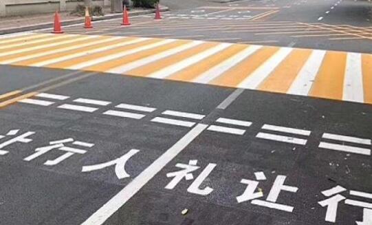 廠區(qū)停車位劃線施工找哪家？專業(yè)團(tuán)隊(duì)為您排憂解難