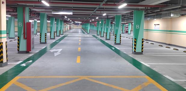 停車位劃線施工噴漆分步指南？從準備到驗收，確保劃線規(guī)范耐用